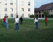 Beim Indiakaspielen im Schlosshof